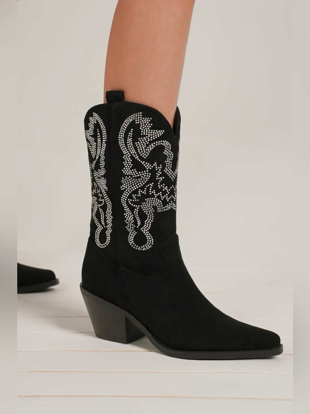 Beast Fashion Rhinestone Detail Point Toe Boots